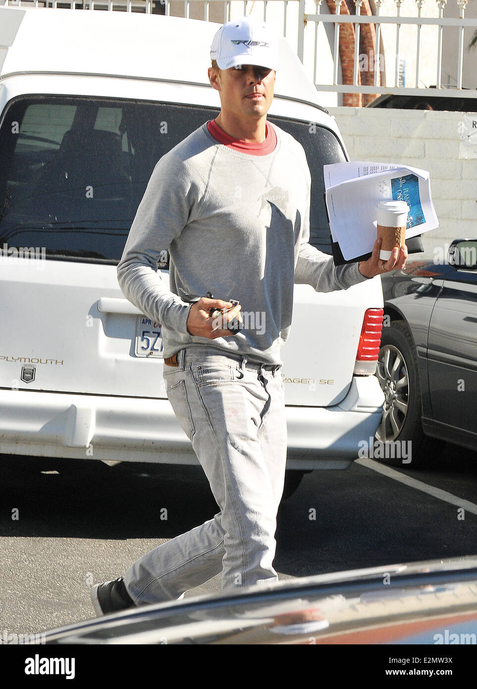 Josh Duhamel stops off at a FedEx office in Hollywood before heading to an  office building in Brentwood for a meeting Featuring: Josh Duhamel Where:  Los Angeles, California, USA When: 02 Jan