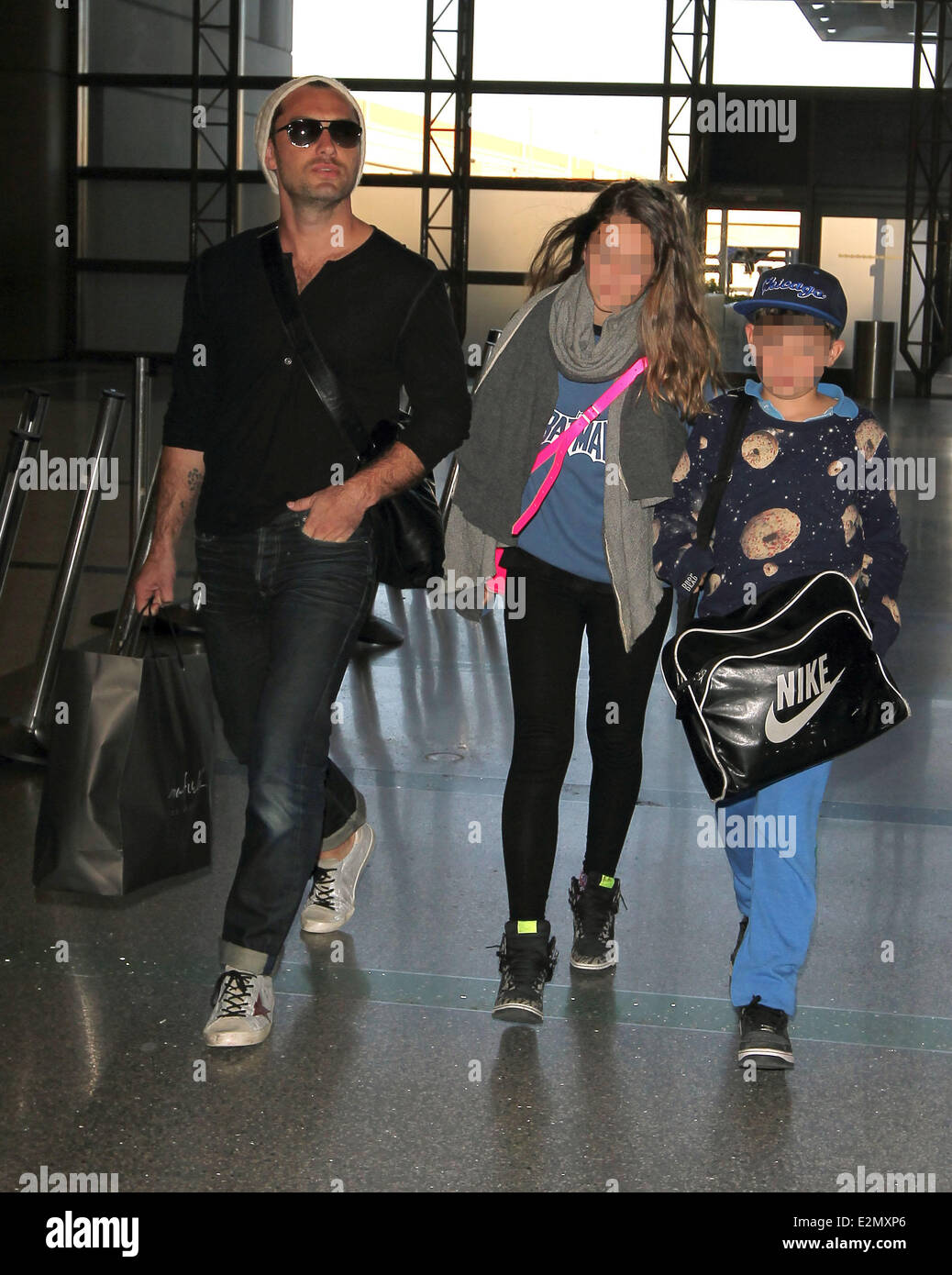 Jude Law with his daughter Iris and son Rudy arrive at Los Angeles International Airport, LAX looking tanned and relaxed after t Stock Photo