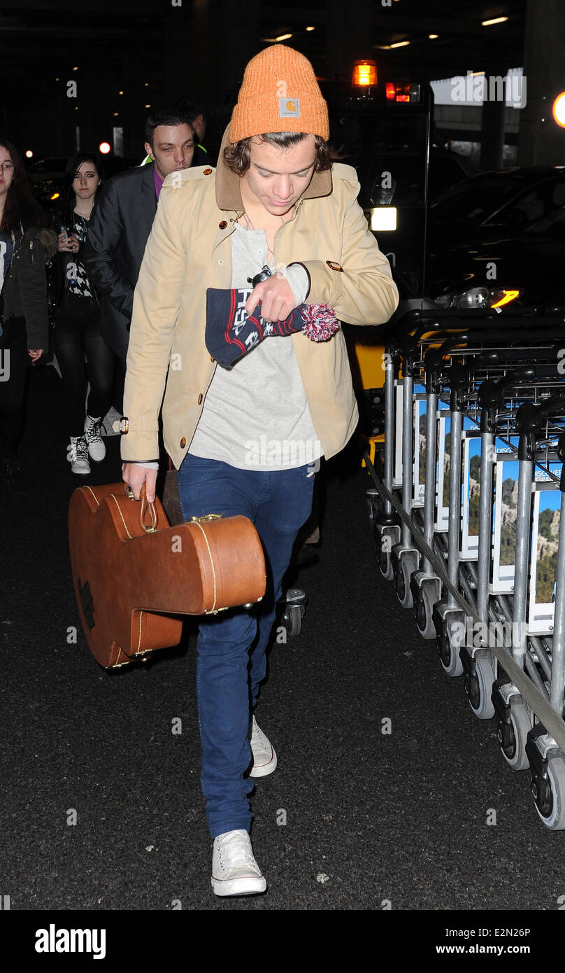 Harry Wore What on X: Harry wore/carried a $4950 Louis Vuitton Doctor's  Bag while arriving at Heathrow Airport today - 3/3/15.   / X