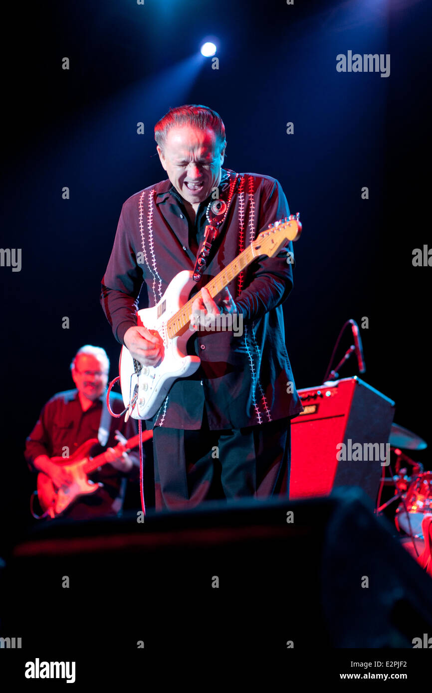 Jimmie vaughan hires stock photography and images Alamy