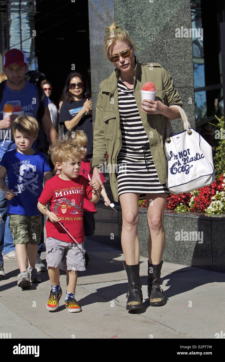Julie Bowen enjoys a day at a local farmer's market in Studio City  Featuring: Julie Bowen,Oliver McLanahan Phillips,John Philli Stock Photo