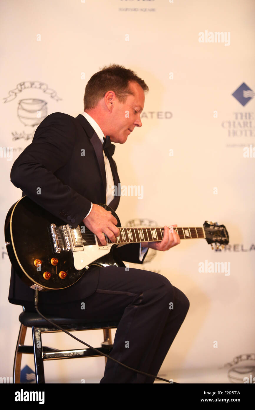 Actor Kiefer Sutherland accepts his award as Harvard University's Hasty Pudding Theatricals 2013 Man of the Year at the Charles Hotel  Featuring: Kiefer Sutherland Where: Cambridge, Massachusetts, United States When: 08 Feb 2013 Stock Photo