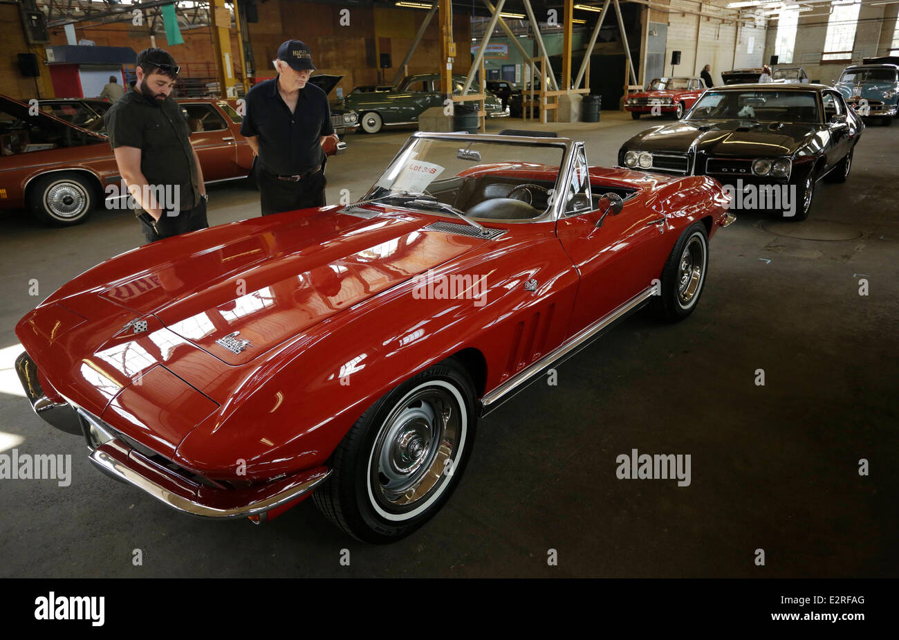 Vancouver, Canada. 20th June, 2014. Visitors look at an vintage racing car at the Collector Car Show in Vancouver, Canada, June 20, 2014. The second annual Collector Car Show and Auction showcases over 700 vintage vehicles including nearly 150 classic rides for auction. Credit:  Liang Sen/Xinhua/Alamy Live News Stock Photo