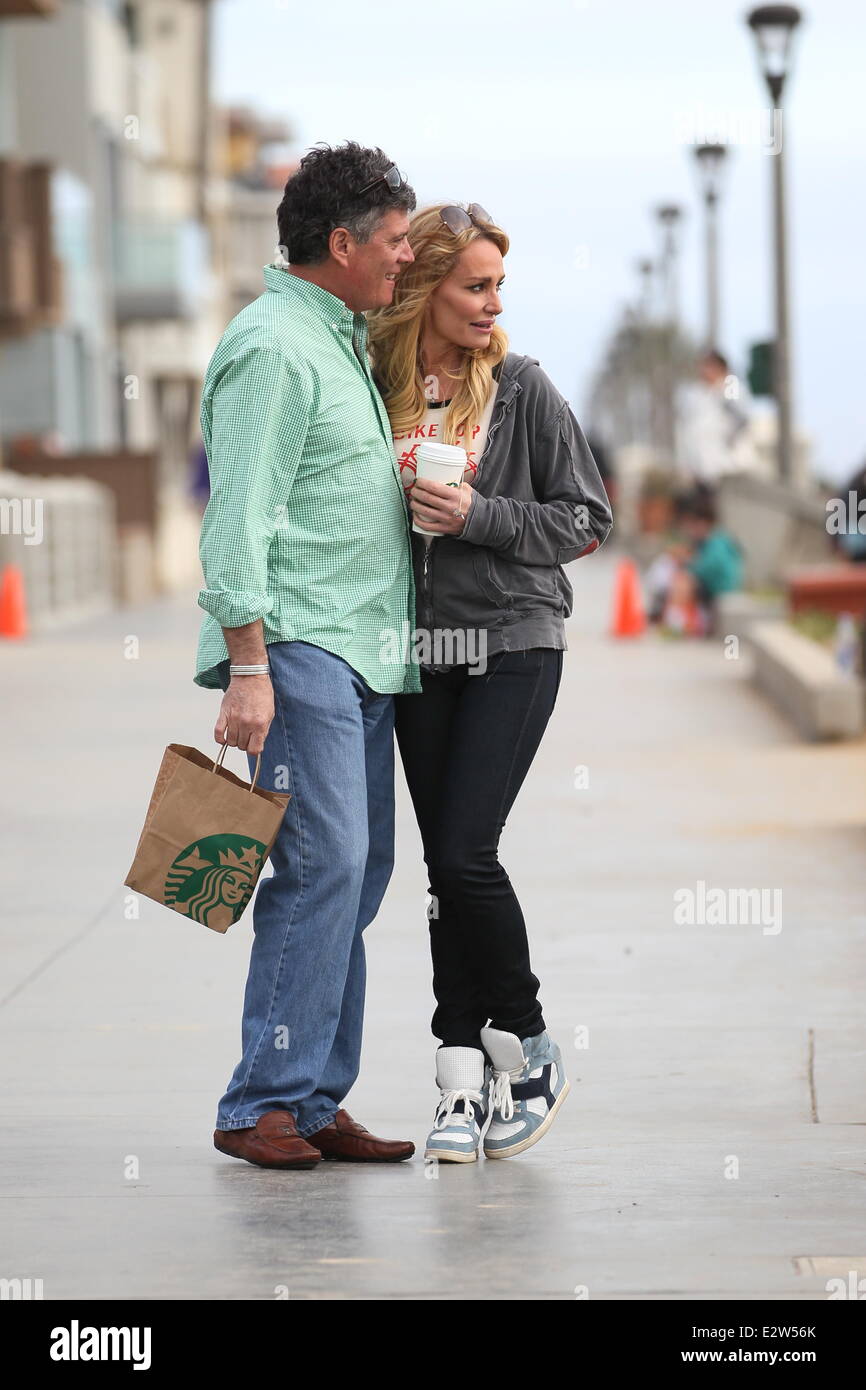 Taylor Armstrong and new boyfriend John Bluher go for a romantic beach side  stroll Featuring: Taylor Armstrong,John Bluher Wher Stock Photo - Alamy, image size:866x1390