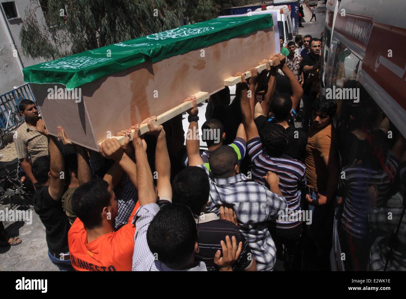 Gaza City, Gaza Strip, Palestinian Territory. 21st June, 2014. Palestinians carry a coffin as they attend the funeral of Palestinian who died two days ago after an explosion caused the collapse of a tunnel under the Israeli border, on June 21, 2014, in Gaza City. In addition to tunnels dug under the border with Egypt to smuggle goods, militant Gaza groups use tunnels to infiltrate beyond Israel's lines Credit:  Mohammed Asad/APA Images/ZUMAPRESS.com/Alamy Live News Stock Photo