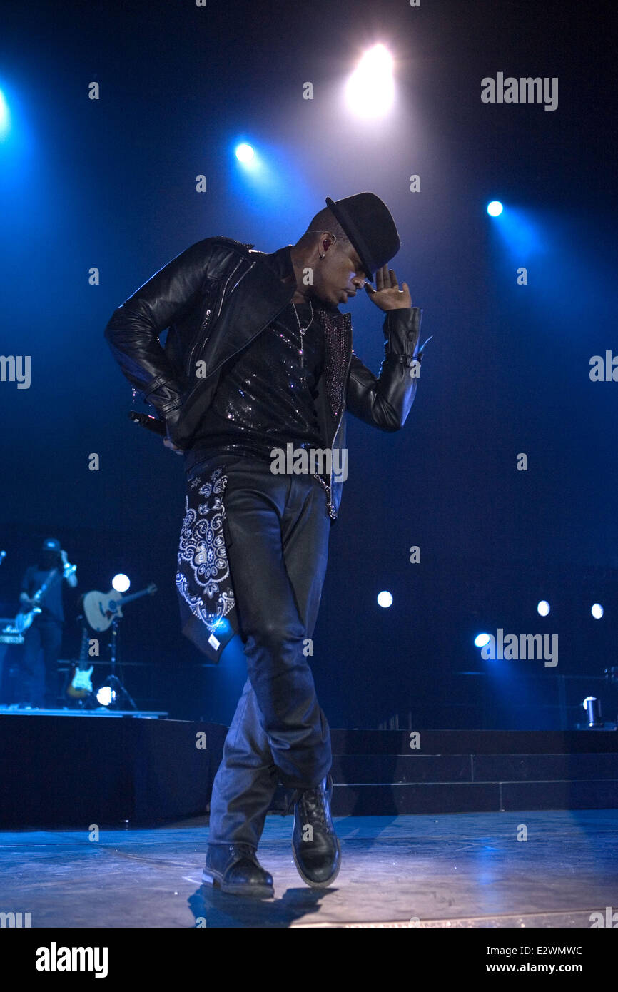 Ne Yo Performance Ne yo on stage hi-res stock photography and images - Alamy