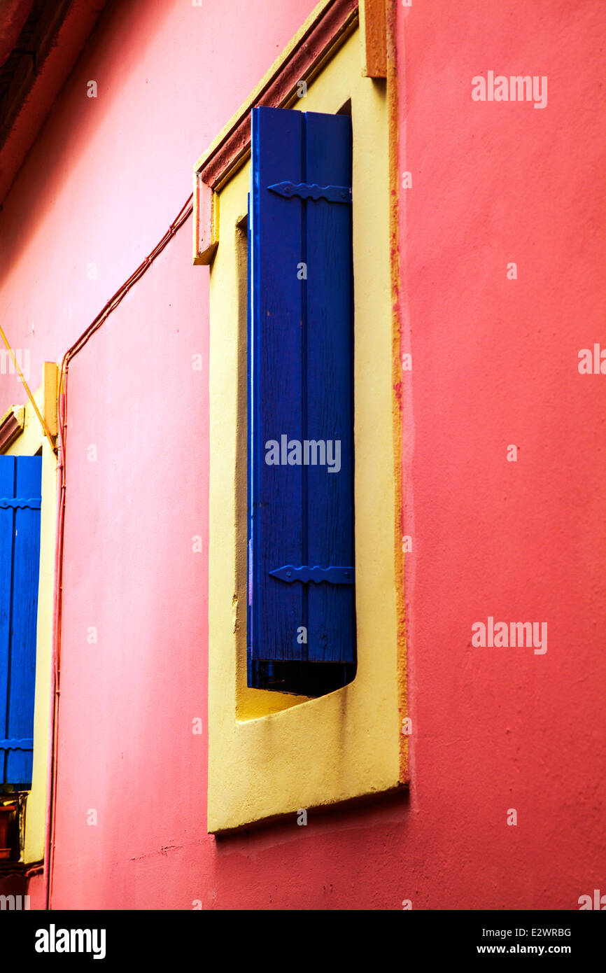 Pink window frame hi-res stock photography and images - Alamy