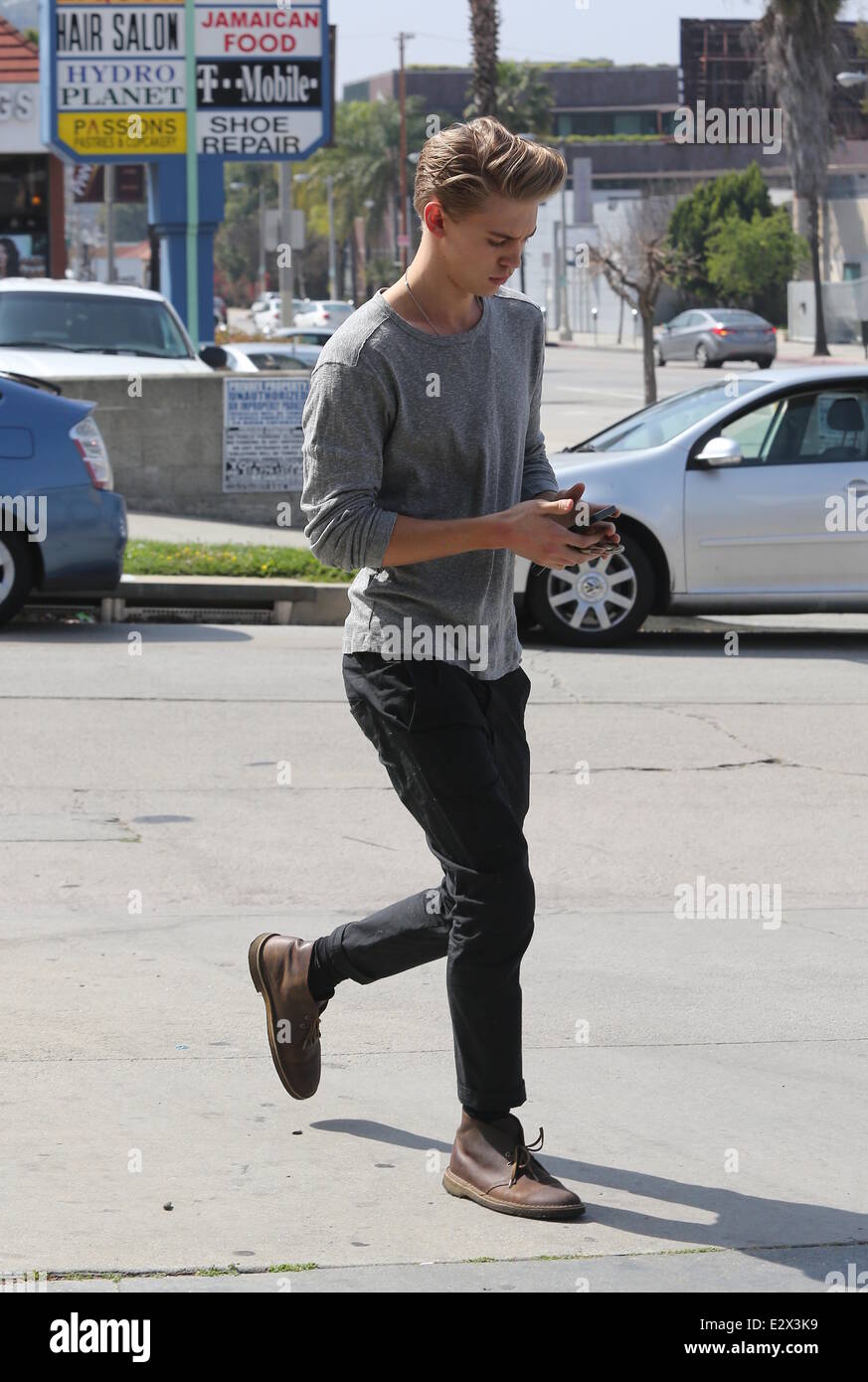 Vanessa Hudgens and boyfriend Austin Butler head out to a sushi bar in  Studio City Featuring: Austin Butler Where: Los Angeles, California, United  States When: 19 Mar 2013 Stock Photo - Alamy