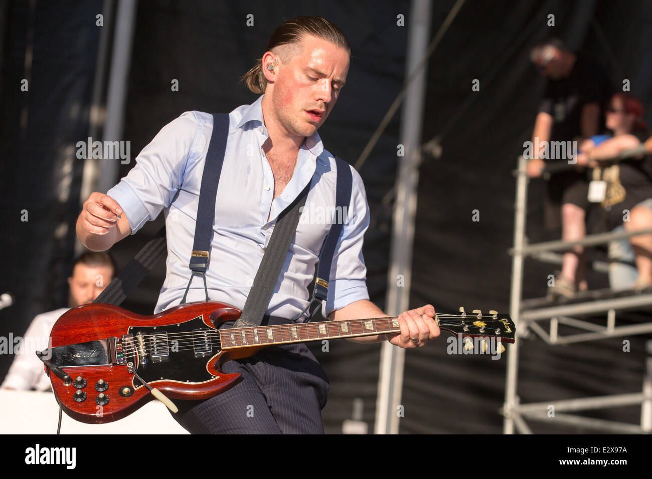 Jamie Cook The Arctic Monkeys High Resolution Stock Photography And Images Alamy