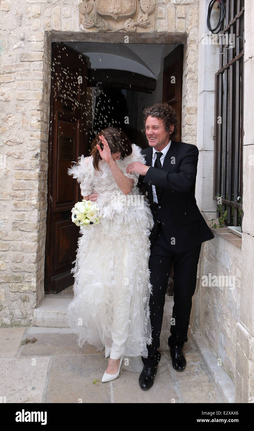 Vincent rea hi-res stock photography and images - Alamy, image size:820x1390