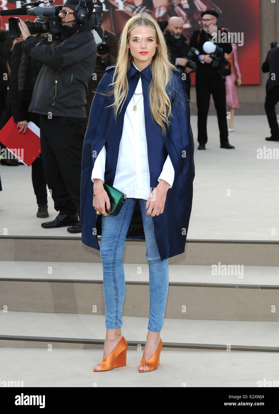 Burberry prorsum cape hi res stock photography and images Alamy