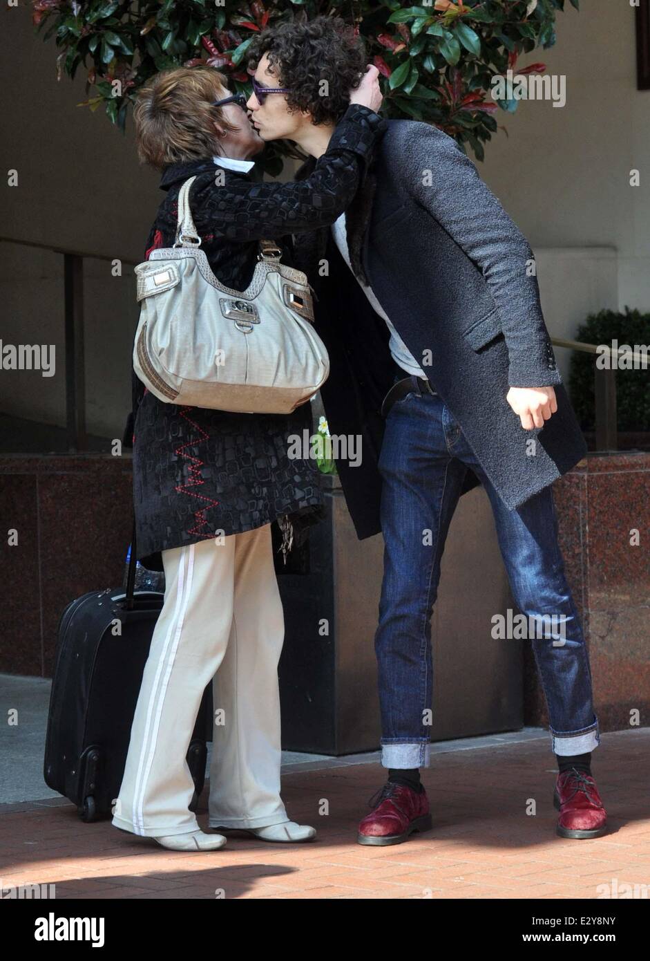 Robert Sheehan Boyfriend