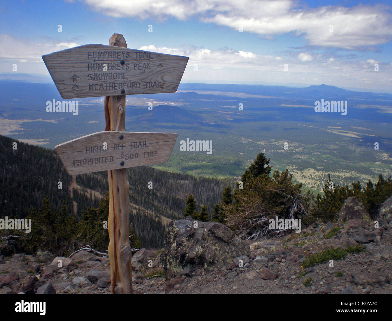 Signs atop Peaks Saddle point directing hikers Stock Photo