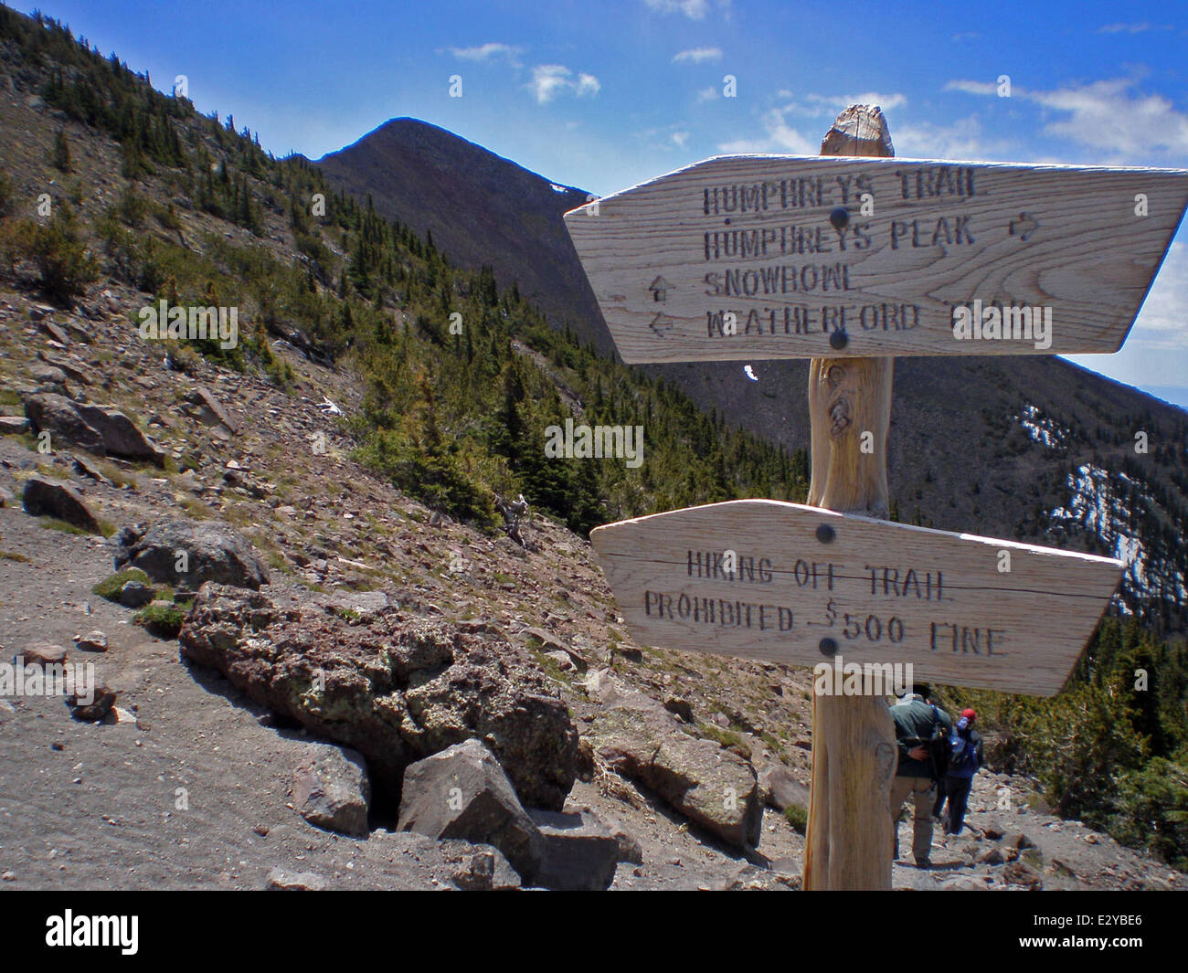 Signs at Peaks Saddle point directing hikers Stock Photo