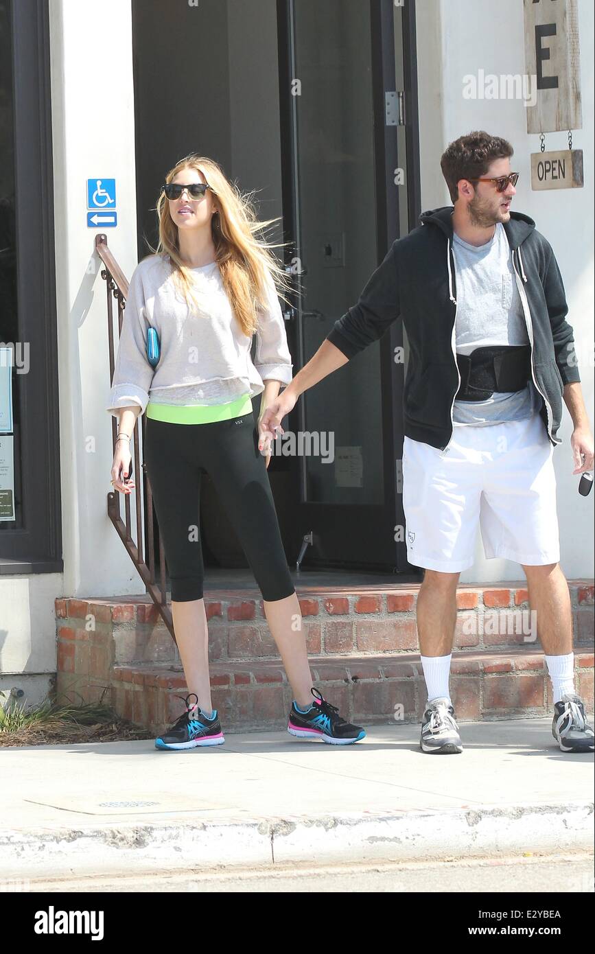 Whitney Port and boyfriend Ben Nemtin leaving Axe restaurant in Venice with  friends Featuring: Whitney Port,Ben Nemtin Where: Los Angeles, CA, United  Staes When: 06 Apr 2013 Stock Photo - Alamy