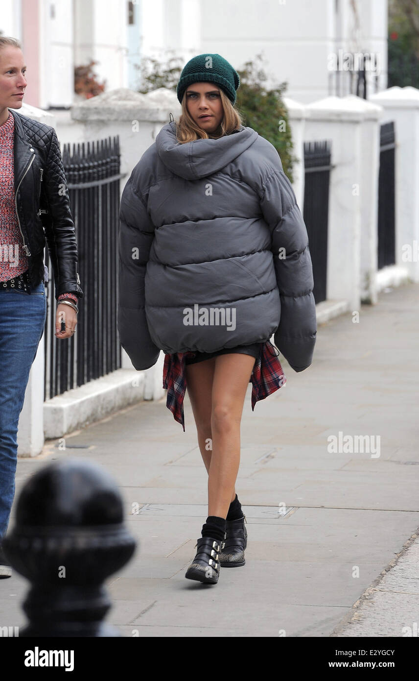 Cara Delevingne filming for Pepe Jeans advertising campaign in Notting Hill  Featuring: Cara Delevingne Where: London, United Kingdom When: 10 Apr 2013  Stock Photo - Alamy