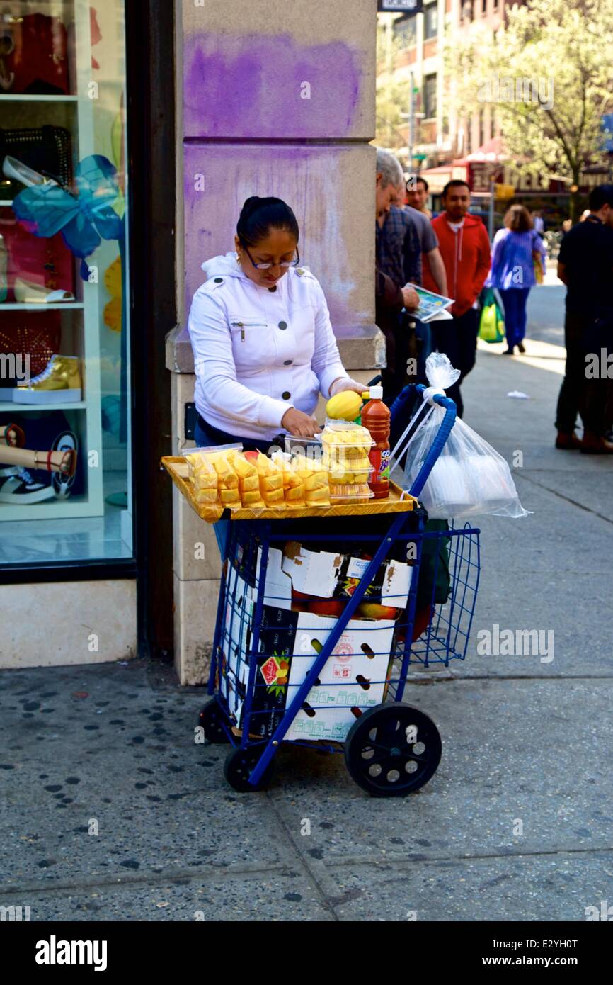 Summerlike weather was a welcome surprise to many New Yorkers on Tuesday (09Apr13) as they took advantage of the hot temperatures in Spring with outdoor activities  Featuring: Atmosphere Where: New York City, NY, United States When: 11 Apr 2013 Stock Photo