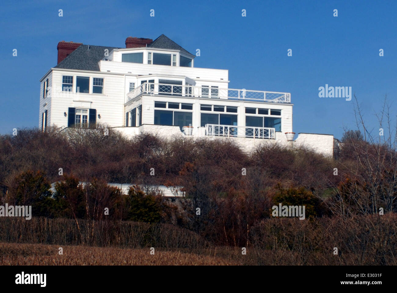 Singer Taylor Swift has been spotted house-hunting in Rhode Island and Connecticut with her mother Andrea, father Scott and youn Stock Photo