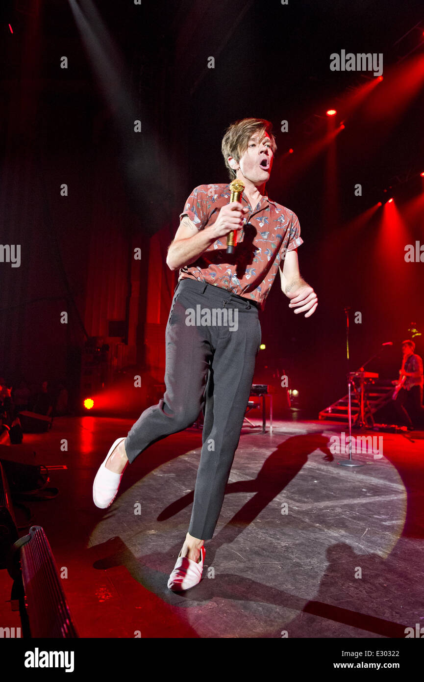 FUN. performing live at the Apollo Hammersmith Featuring: Nate Ruess ...