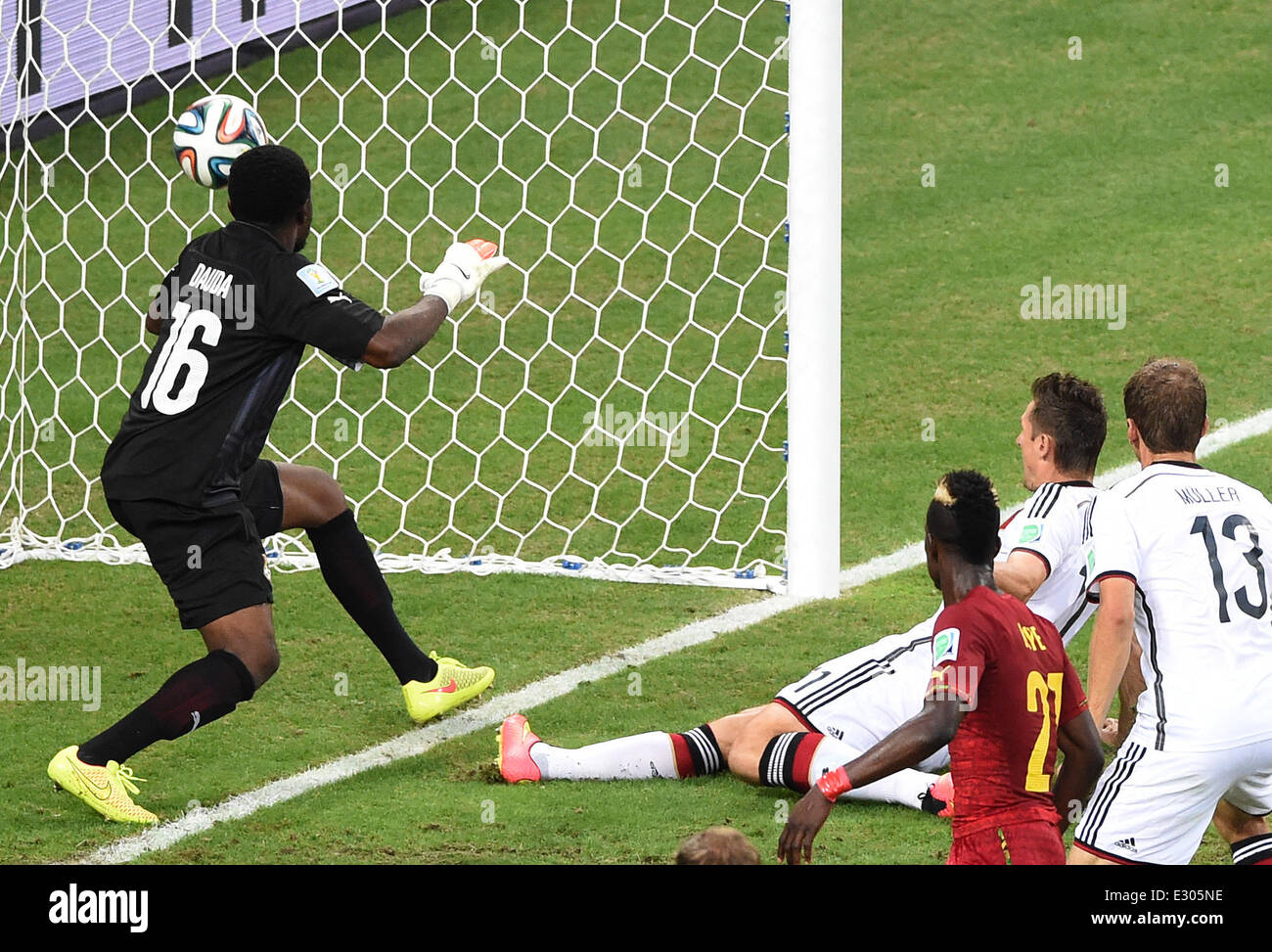 Fortaleza, Brazil. 21st June, 2014. Germany's Miroslav Klose scores the 2-2 against Ghana's goal keeper Fatawu Dauda (L) during the FIFA World Cup 2014 group G preliminary round match between Germany and Ghana at the Estadio Castelao Stadium in Fortaleza, Brazil, 21 June 2014. Photo: Marcus Brandt/dpa/Alamy Live News Stock Photo