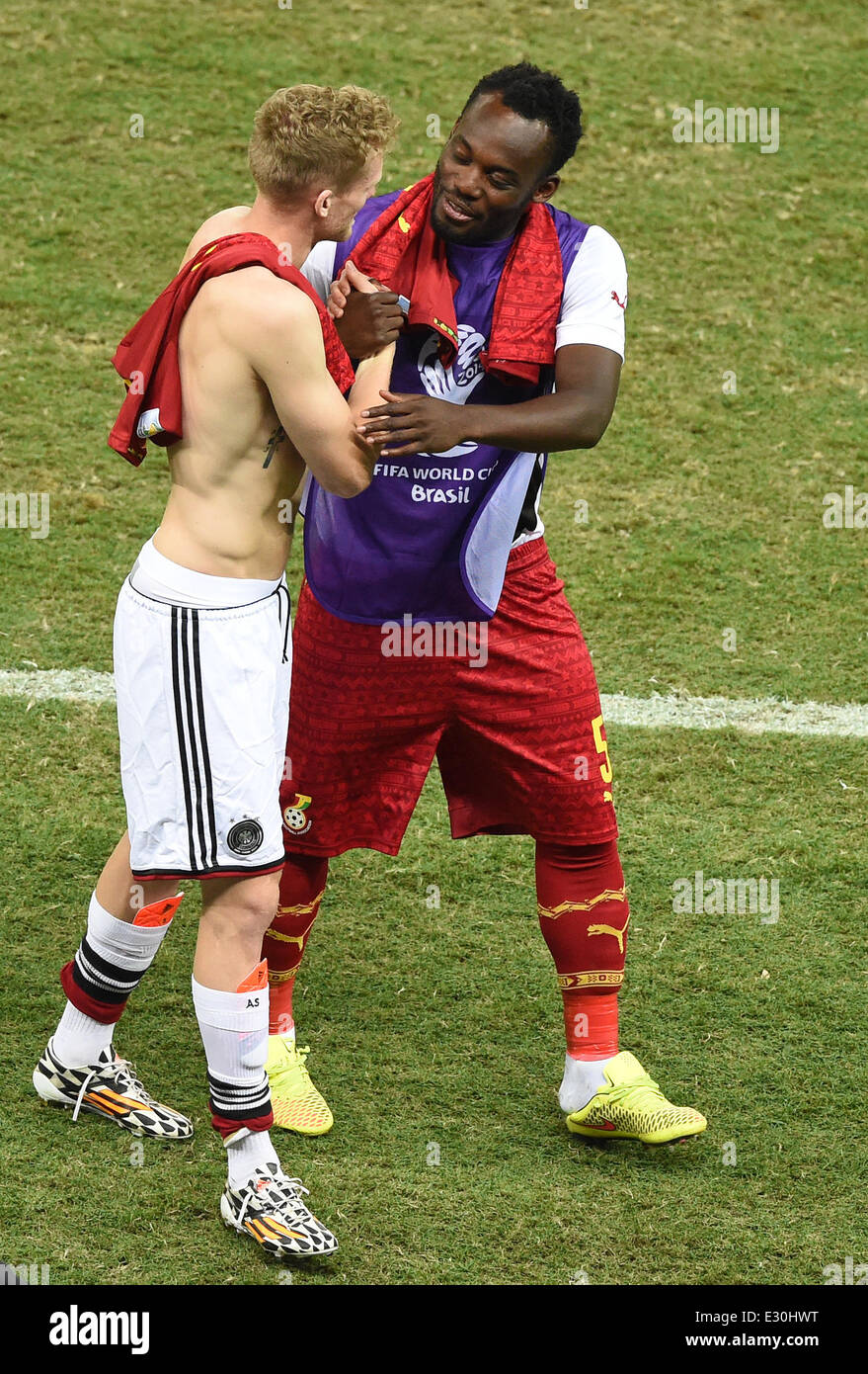 Fortaleza, Brazil. 21st June, 2014. Germany's Andre Schuerrle (L) talks to Ghana's Michael Essien after the FIFA World Cup 2014 group G preliminary round match between Germany and Ghana at the Estadio Castelao Stadium in Fortaleza, Brazil, 21 June 2014. Photo: Marcus Brandt/dpa/Alamy Live News Stock Photo