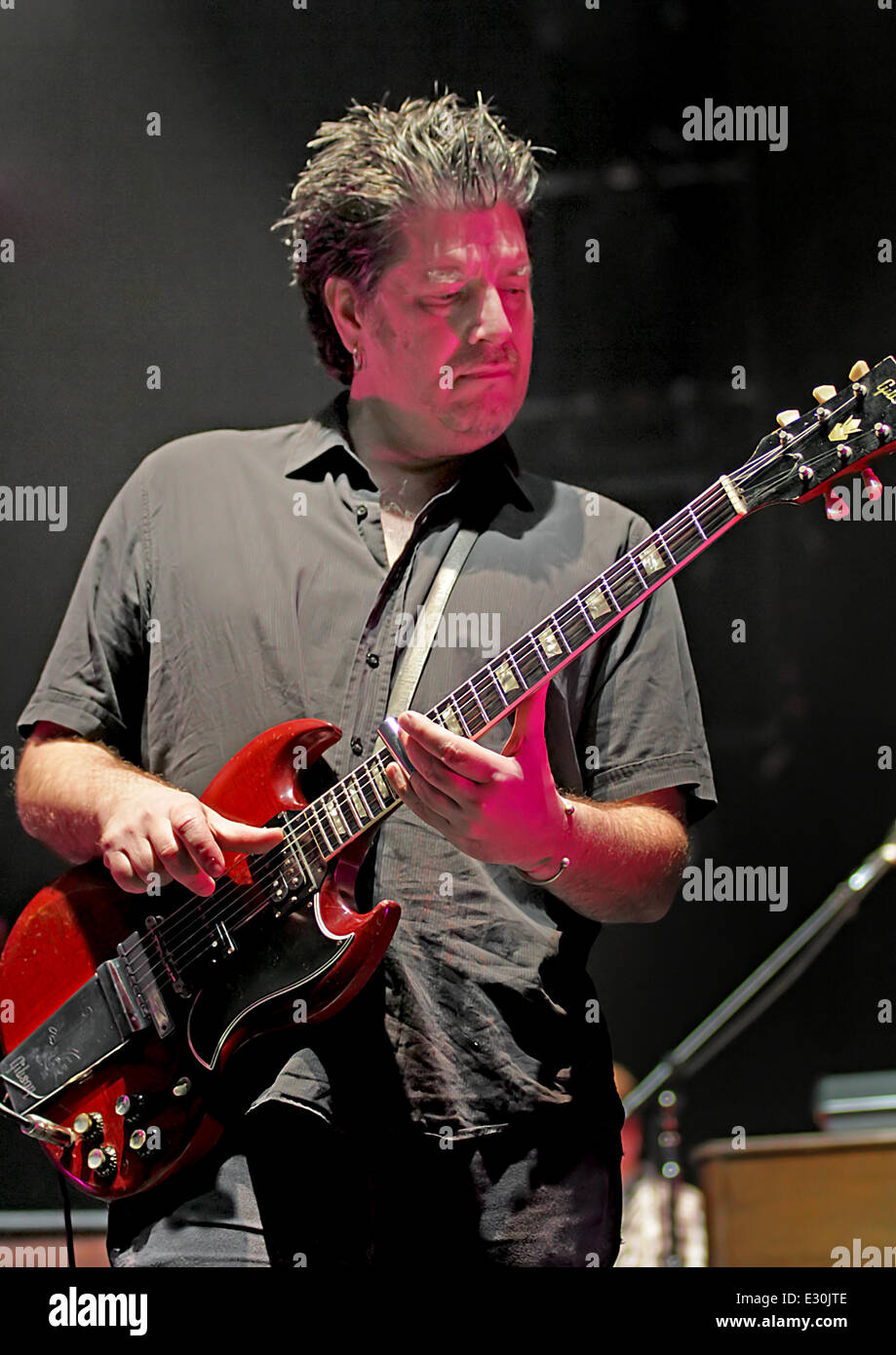 Counting crows performance hi-res stock photography and images - Alamy