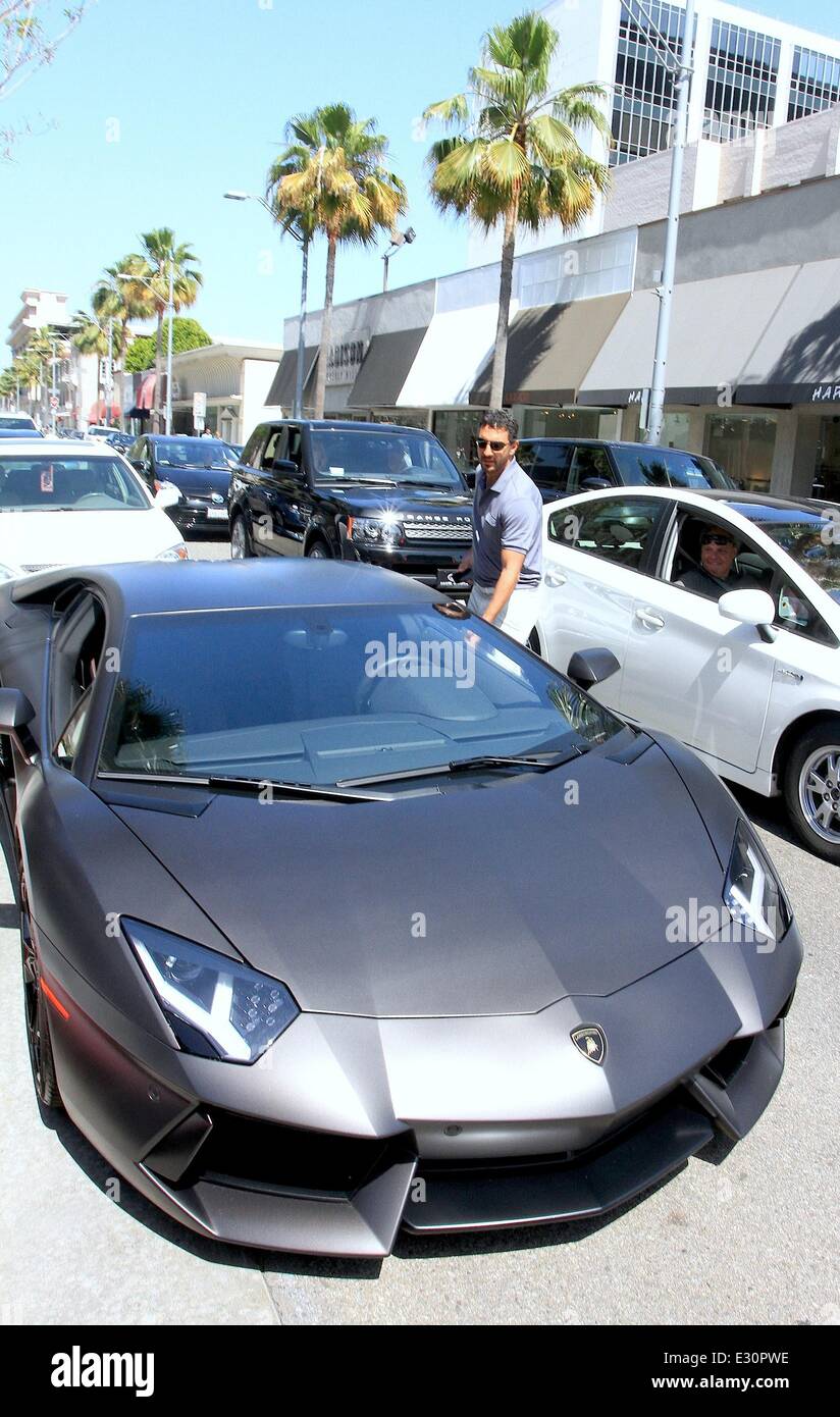 Reality stars Kyle Richards and husband Mauricio Umansky share a kiss on  Brighton Way in Beverly Hills Featuring: Mauricio Uman Stock Photo - Alamy