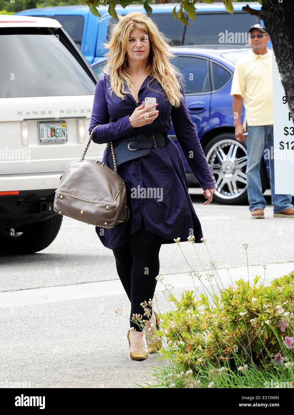 Kirstie Alley Looking Slim As She Was Spotted Heading To A Business Stock Photo Alamy