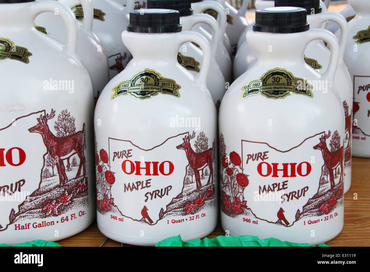 https://c8.alamy.com/comp/E31119/pure-ohio-maple-syrup-in-1-quart-jugs-beavercreek-popcorn-festival-E31119.jpg