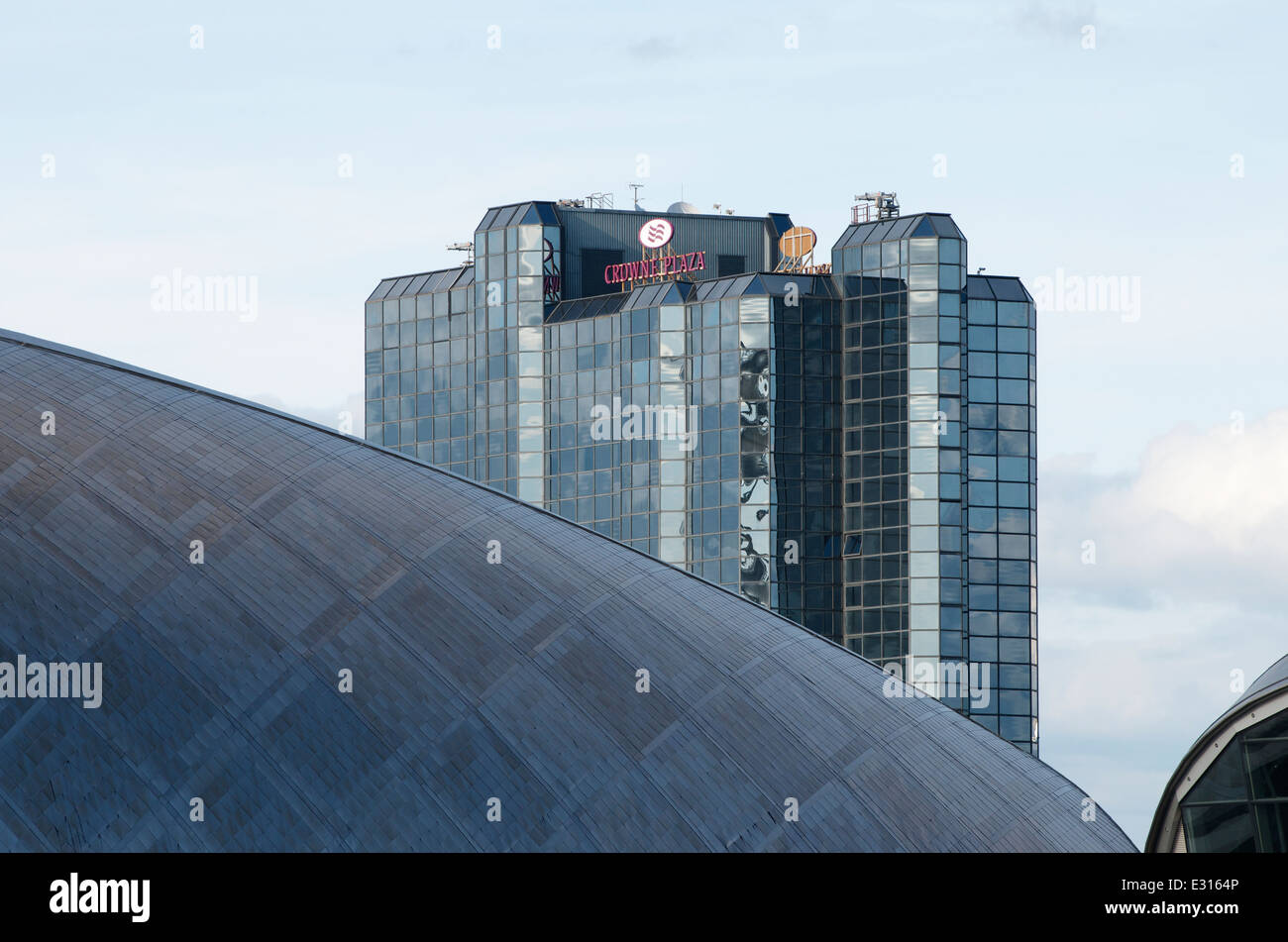 the-crowne-plaza-hotel-behind-the-roof-of-the-science-centre-glasgow