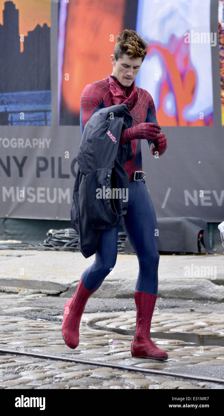 Andrew Garfield and Paul Giamatti filming an action scene on the