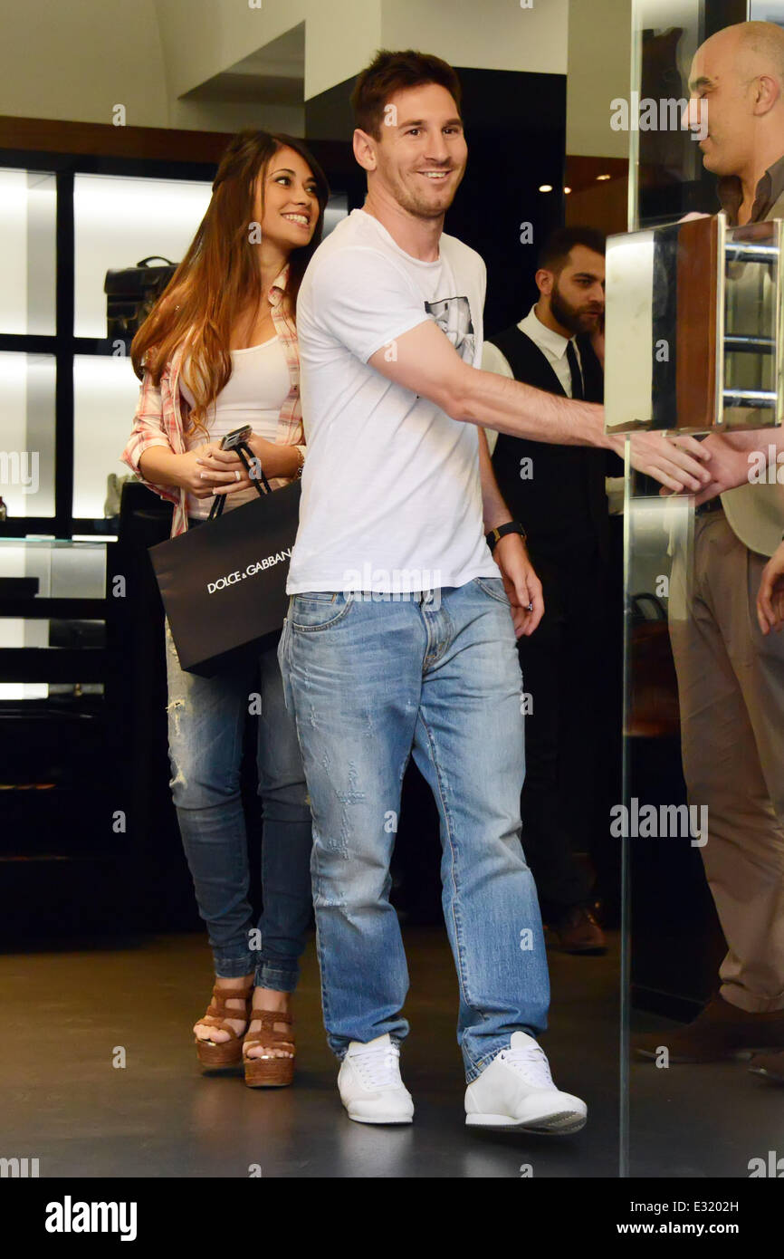 Lionel Messi and his girlfriend Antonela Roccuzzo shopping at Dolce &  Gabbana Featuring: Lionel Messi,Antonela Roccuzzo Where: Milan, Italy When:  14 May 2013 Stock Photo - Alamy