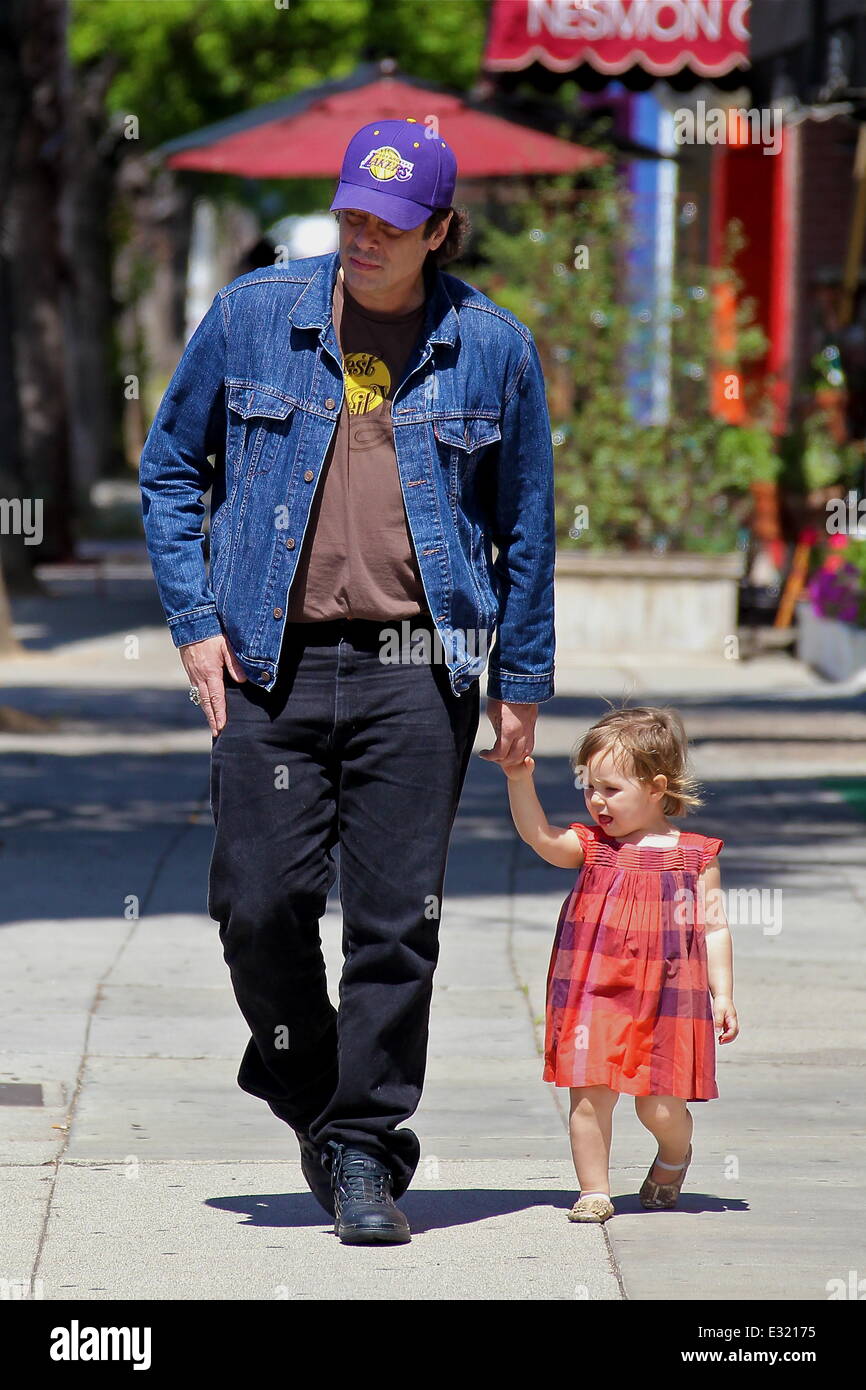 Benicio del Toro takes his daughter Delilah del Toro for a walk ...