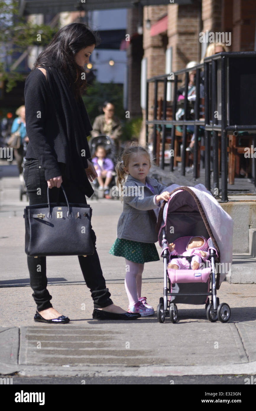Bethenny Frankel takes her daughter Bryn Hoppy to the park and later go