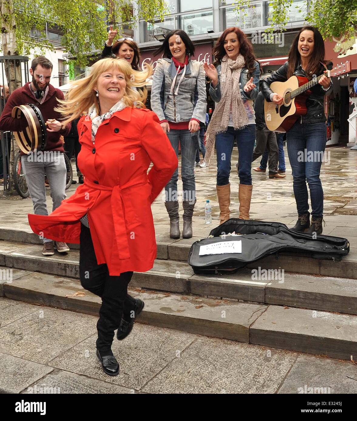 Irish Girl Band B*Witched Busking For Charity In Temple Bar Square ...