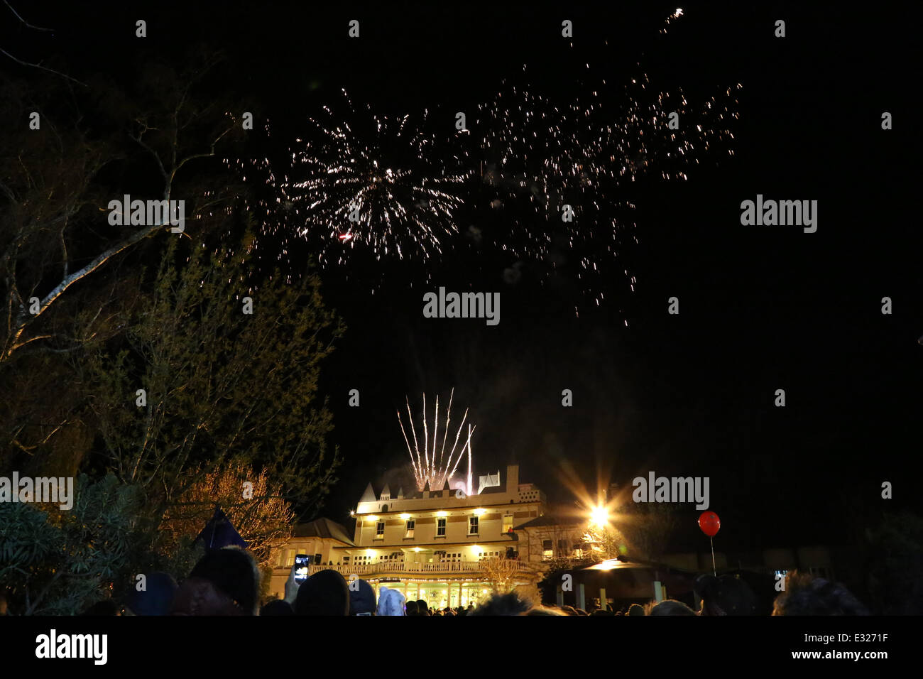 Katoomba, Blue Mountains, NSW, Australia. 21 June 2014. Crowds gather outside the Carrington Hotel in Katoomba in the Blue Mountains to watch the fireworks at the end of the Winter Magic Festival. Copyright Credit:  2014 Richard Milnes/Alamy Live News Stock Photo