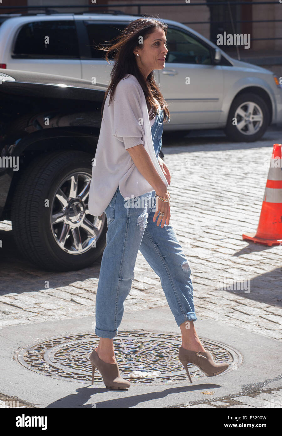 Bethenny Frankel collects her daughter Bryn Hoppy from school Featuring Bethanny Frankel,Bryn