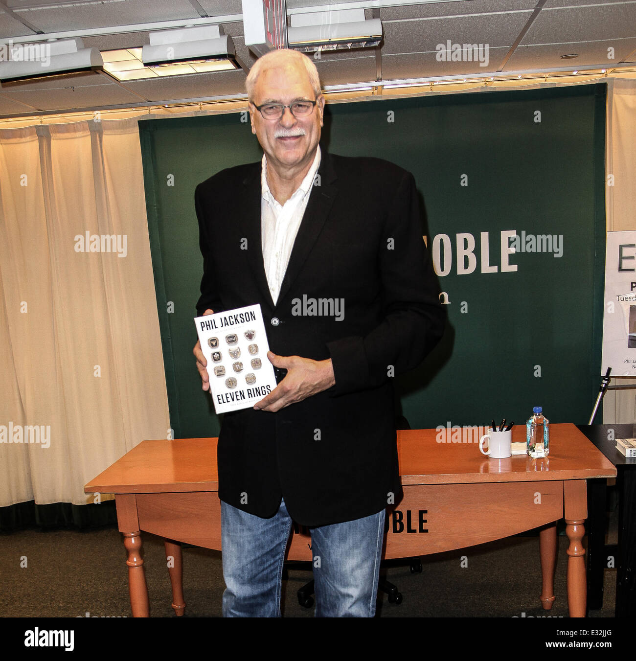 Phil Jackson signs copies of his new book Eleven Rings at Barnes and Noble  in New York City. Featuring: Phil Jackson Where: New York, United Kingdom  When: 21 May 2013 Stock Photo - Alamy