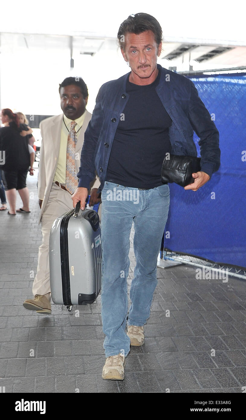 Sean Penn arrives at LAX airport carrying his luggage  Featuring: Sean Penn Where: Los Angeles, California, United States When: 01 Jun 2013 Stock Photo