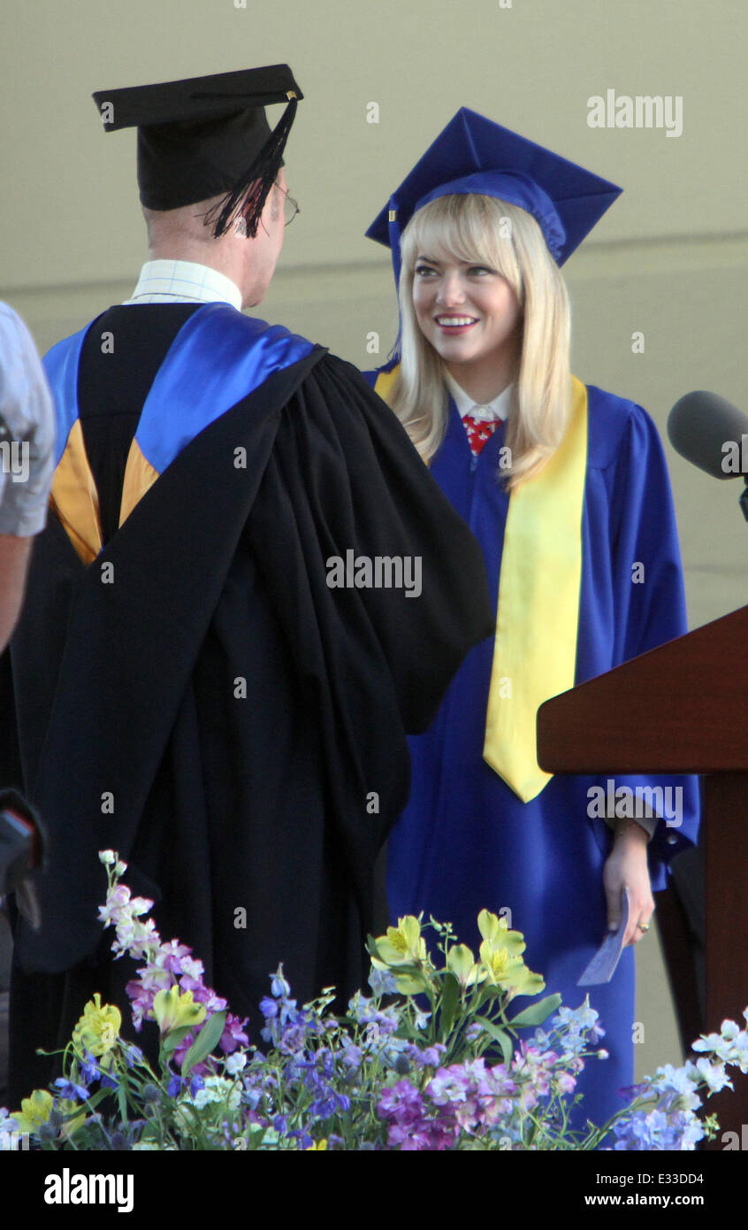 Actors on the set of 'The Amazing Spiderman 2' in New York City Featuring:  Emma Stone as Gwen Stacy Where: New York, New York, United States When: 02  Jun 2013 Stock Photo - Alamy