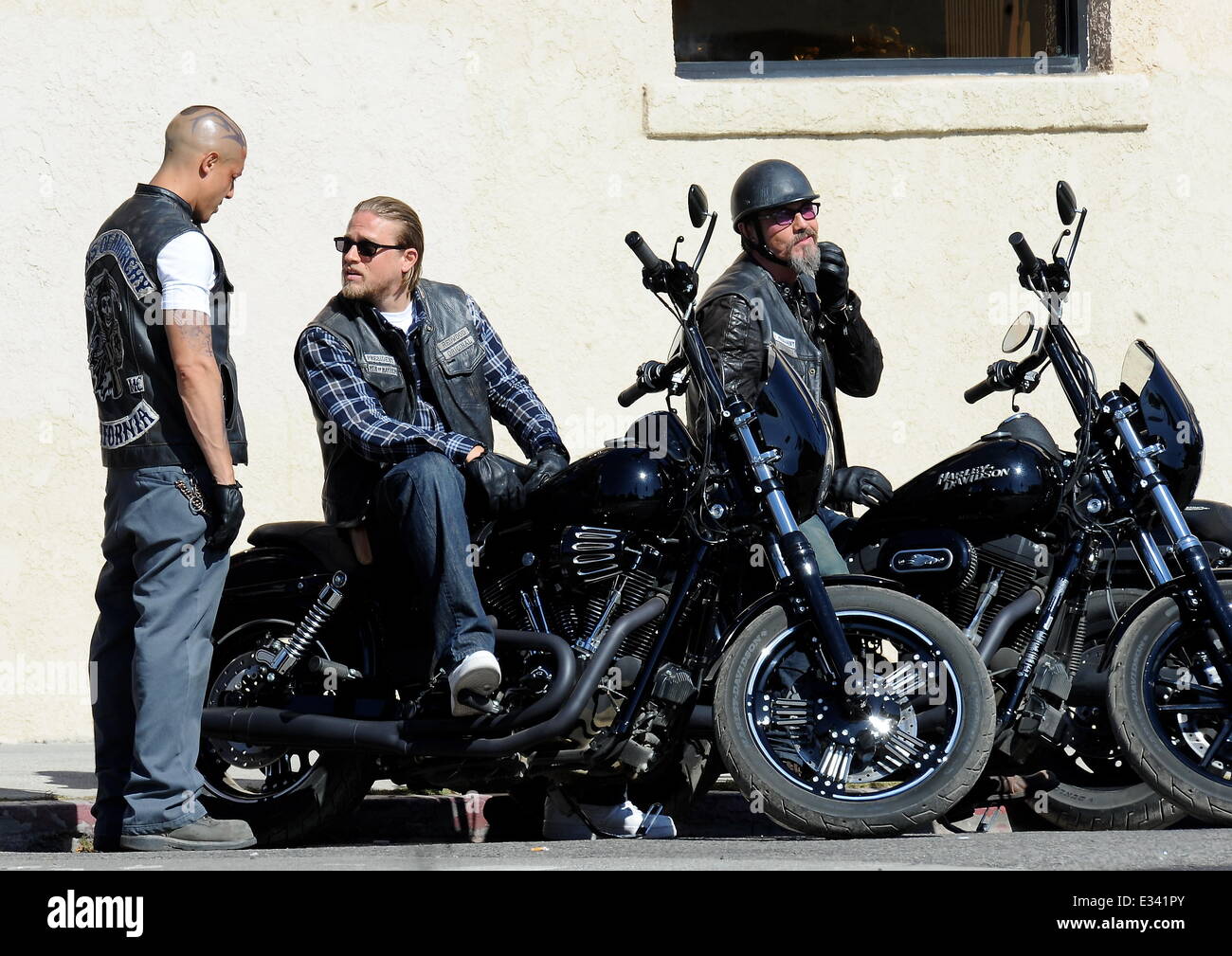 Actors film scenes for the hit tv show 'Son's Of Anarchy' in Los Angeles  Featuring: Charlie Hunnam Where: Los Angeles, CA, United States When: 10  Jun 2013 Stock Photo - Alamy