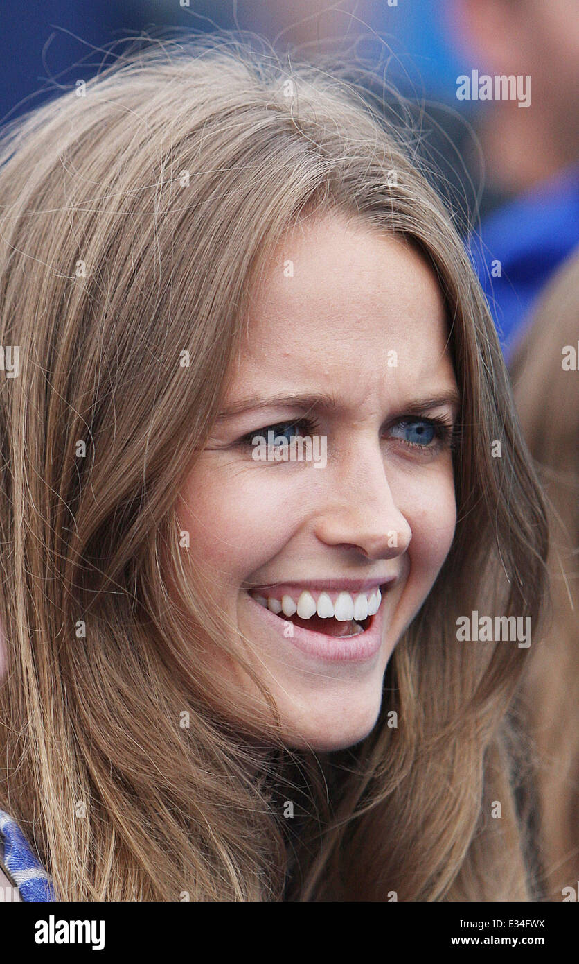 Kim Sears watches her boyfriend Andy Murray of Great Britain during the ...