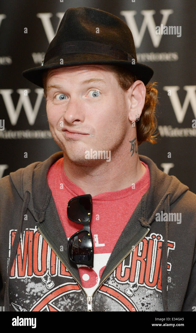 Corey Taylor signs copies of his new book 