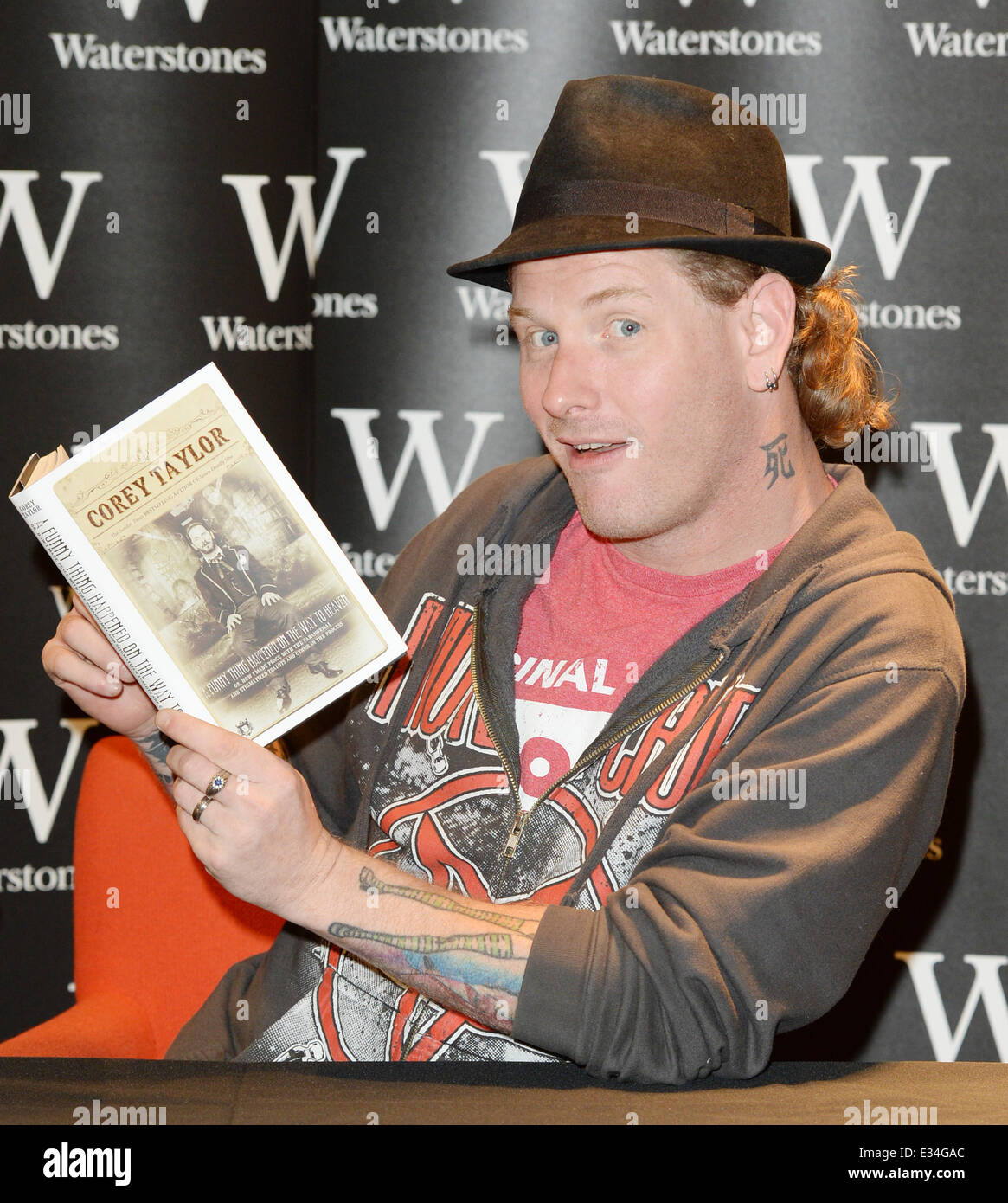 Book signing trilby hat hi-res stock photography and images - Alamy Book signing trilby hat hi-res stock photography and images - Alamy