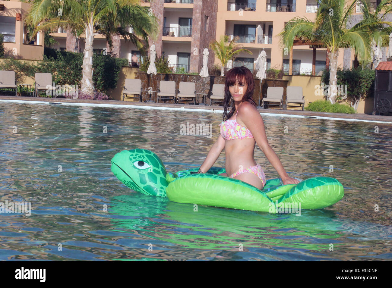 Singer Jessica Sutta Celebrates Her 31st Birthday With - 