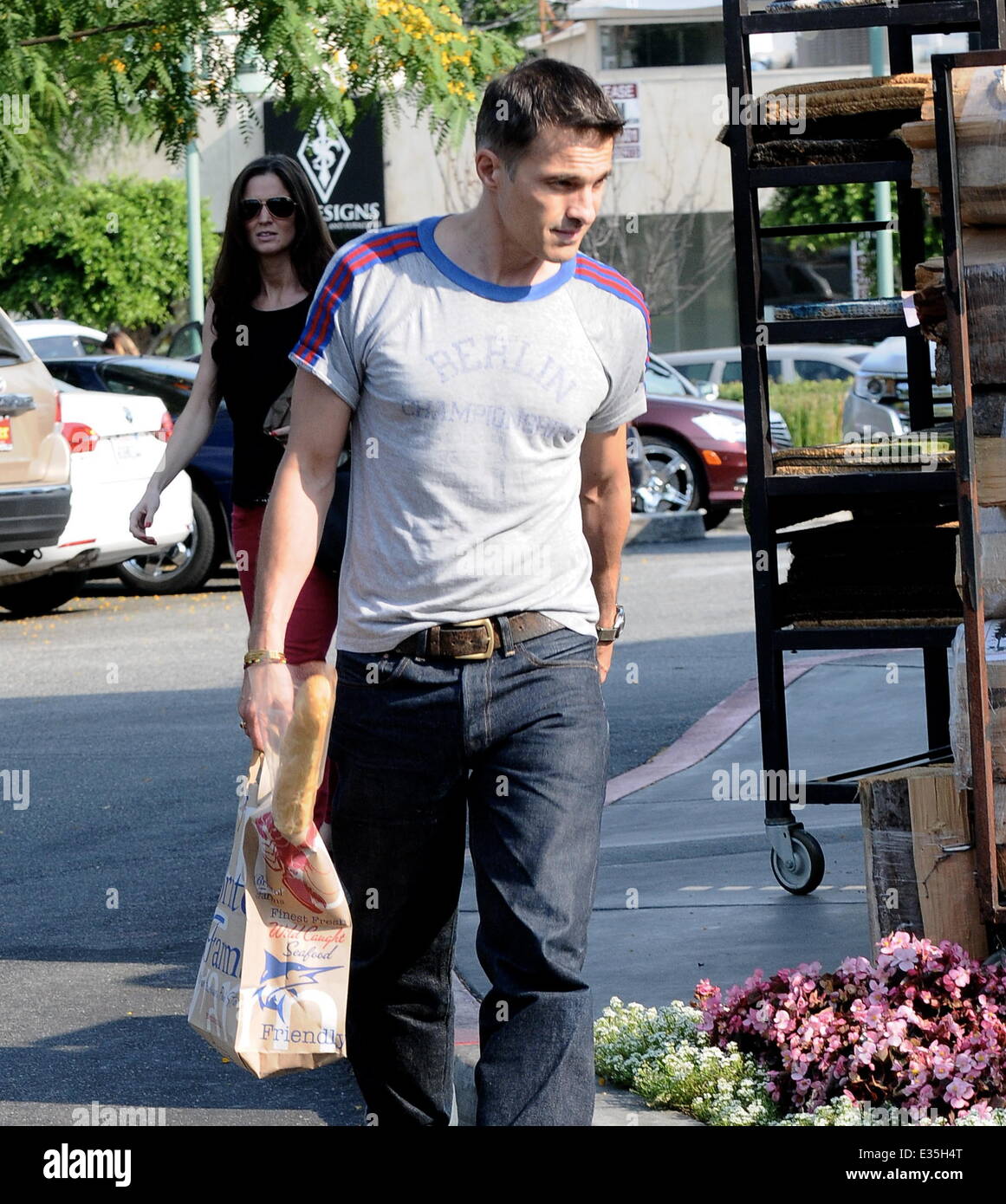Oliver Martinez sporting a new hair cut leaves Bristol Farms