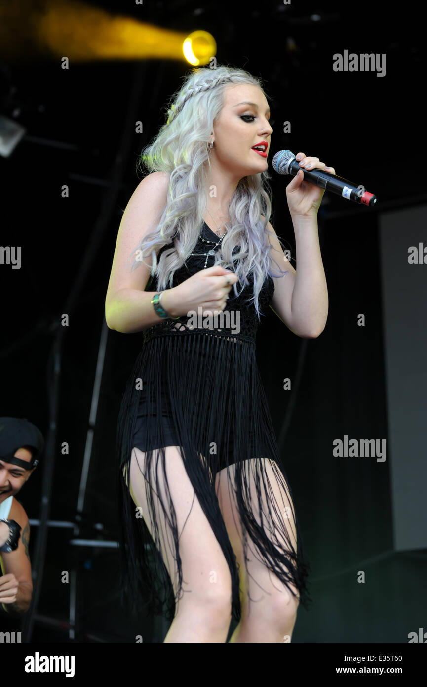 Alton Towers Live 2013 Performances Featuring Perrie Edwardslittle Mix Where Stoke On Trent
