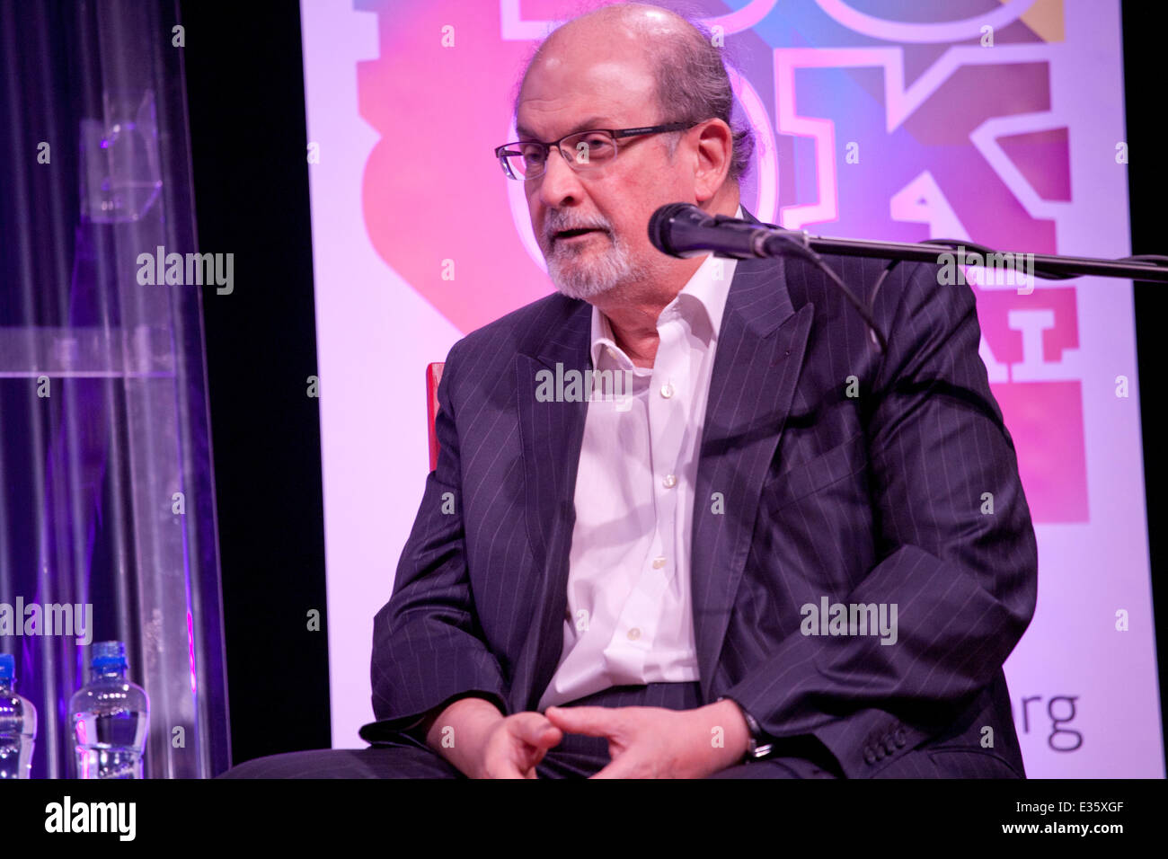 Dublin, Ireland. 22nd June, 2014. Writer Salman Rushdie discusses The Global Novel at the Dalkey Book Festival, Dalkey Town Hall, Dalkey, Dublin, Ireland. Sunday 22nd June 2014. Credit:  Doreen Kennedy/Alamy Live News Stock Photo