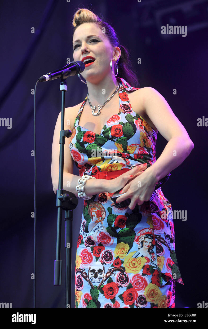 Imelda May Performs Live At Iveagh Gardens With Supporting Act Mundy imelda-may-performs-live-at-iveagh-gardens-with-supporting-act-mundy