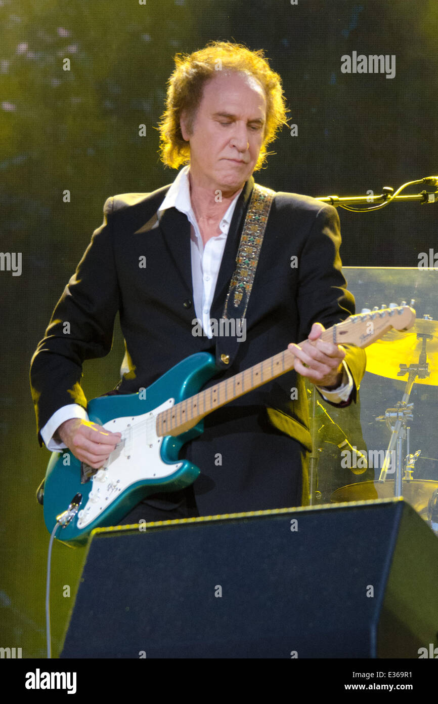 Ray davies hi-res stock photography and images - Alamy